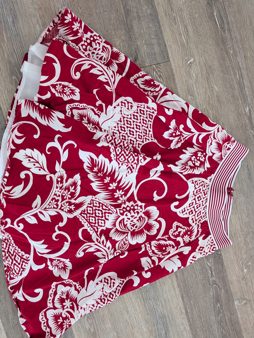 dressbarn Red and White Floral Circle Skirt